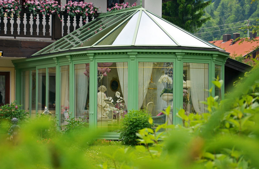 Englisch-viktorianischer Wintergarten im Tergernseer Tal Englisch-viktorianischer Wintergarten im Tergernseer Tal