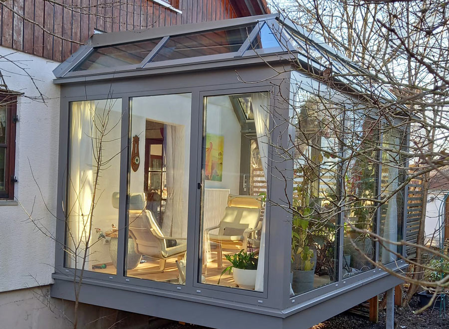 Freitragender Wintergarten Modell „Hawaii“ mit Unterbau in Bobingen Freitragender Wintergarten Modell „Hawaii“ mit Unterbau in Bobingen