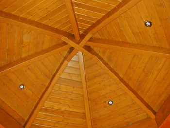 Holz-Dach von innen